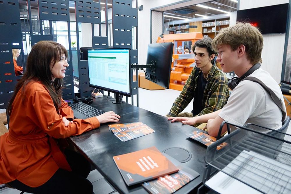 Как служба занятости помогает найти работу молодым специалистам